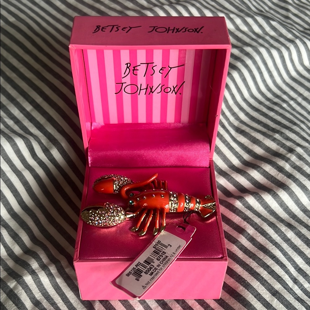 NWT Betsey Johnson Lobster double finger ring